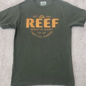 Reef Olive men’s T-shirt size small never worn